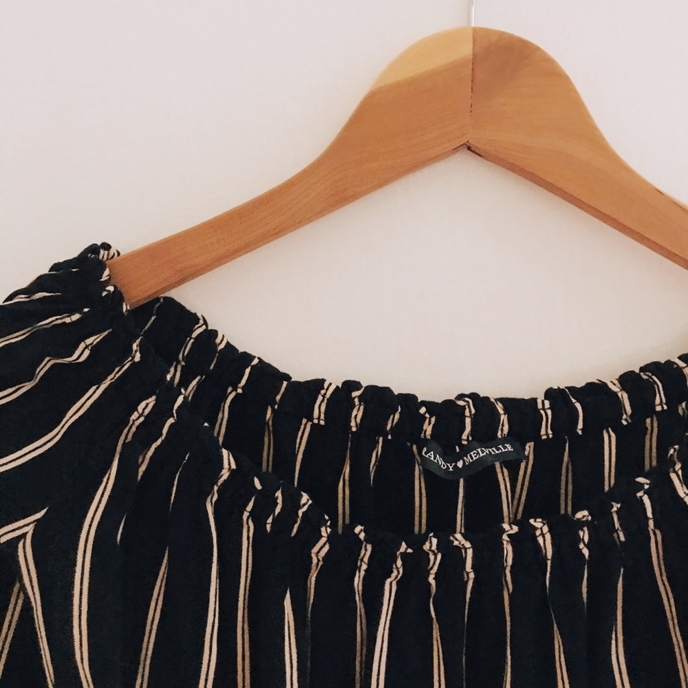 BRANDY MELVILLE OFF SHOULDER TOP